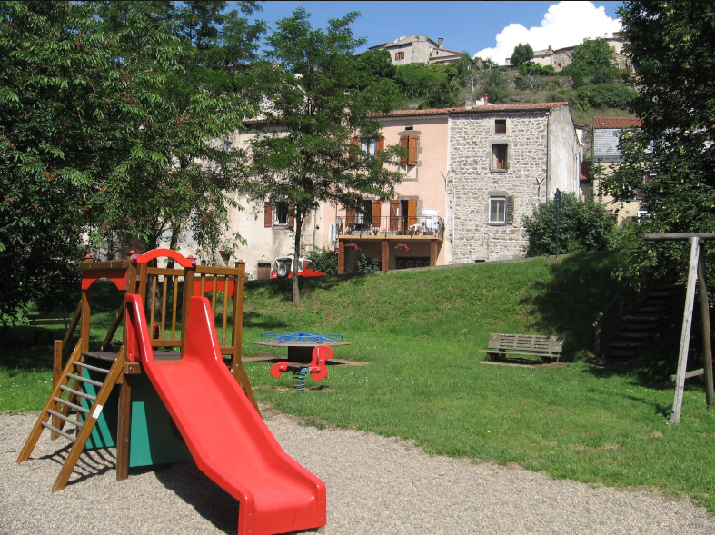 toboggan et Jeu pour enfants au Pre