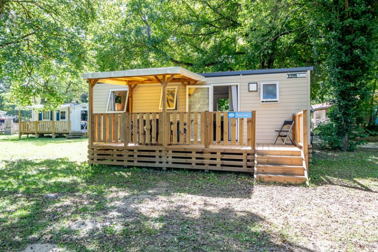 un mobile home du camping ushuaia village le pre dans la nature